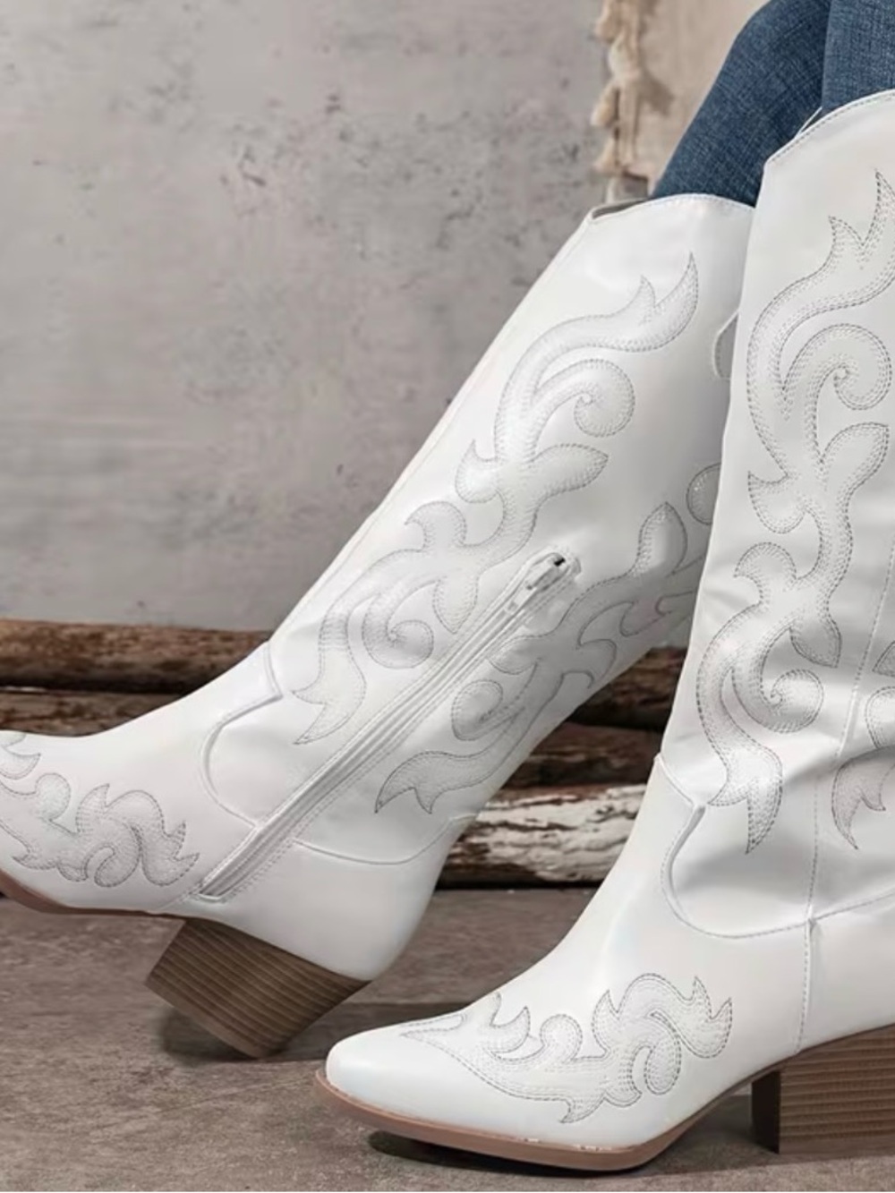 Women's White Western Cowboy Boots with Embroidered Detail - Picture 9 of 9
